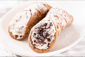Choc Dipped Cannoli (Ricotta)